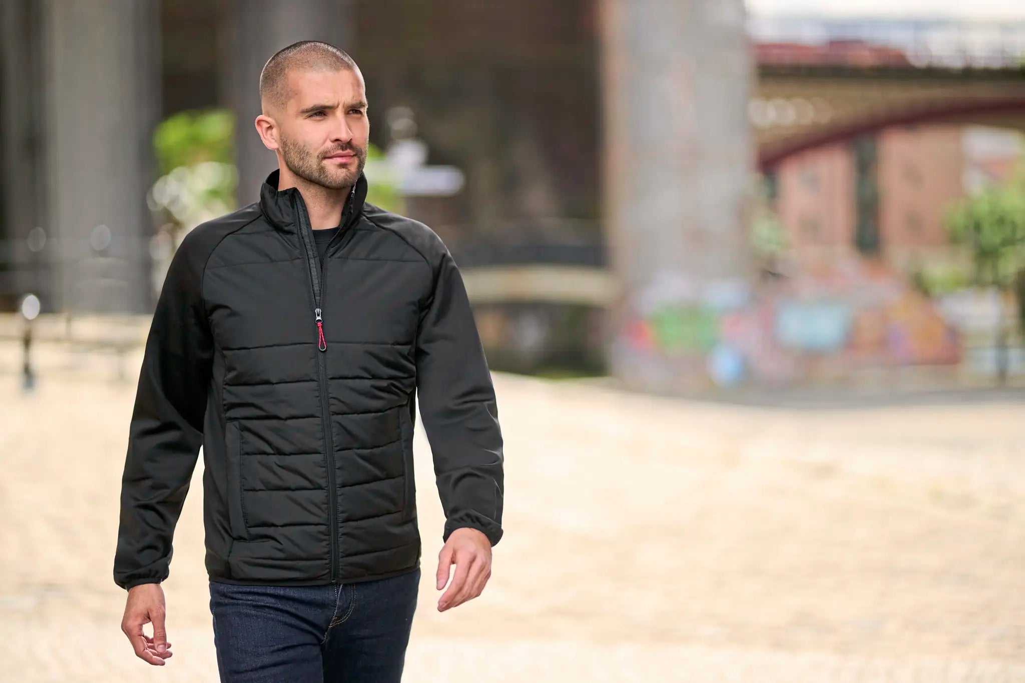 all-groups Men's Essential Hybrid Jacket