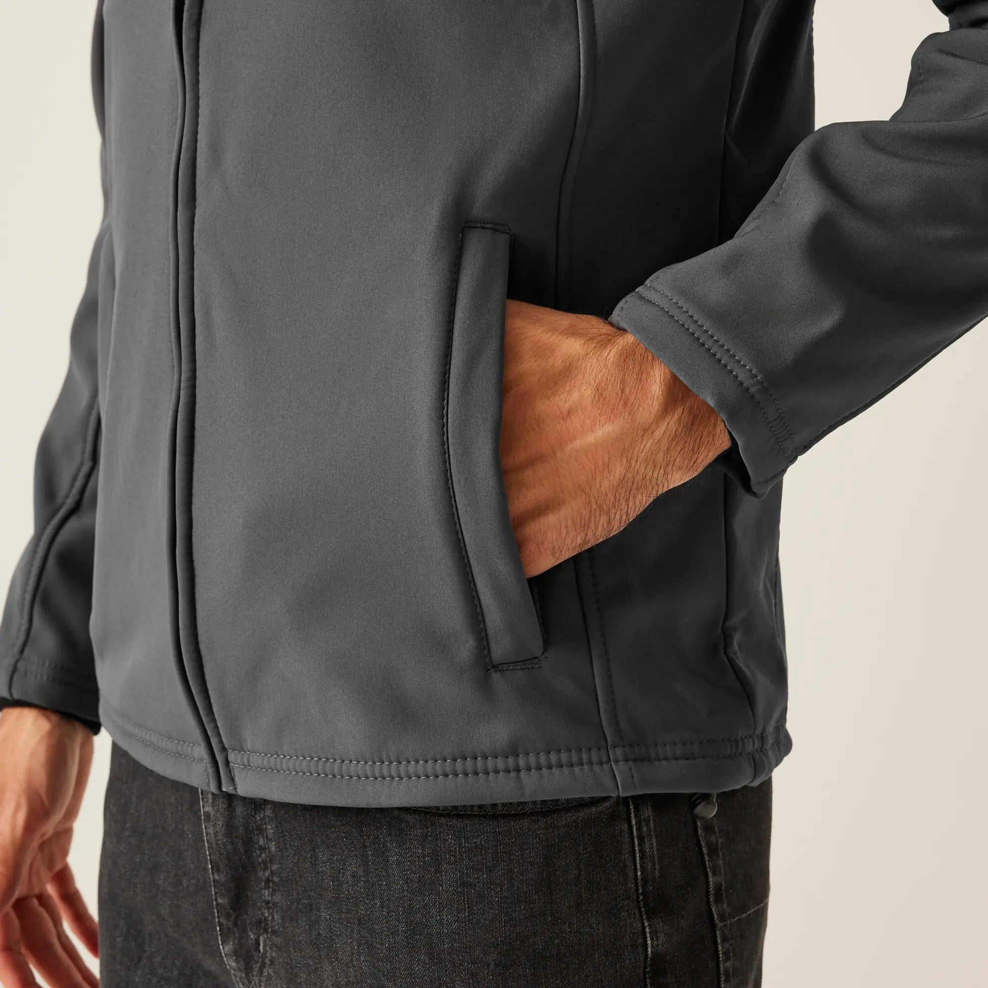 all-groups Men's Uproar Softshell Jacket