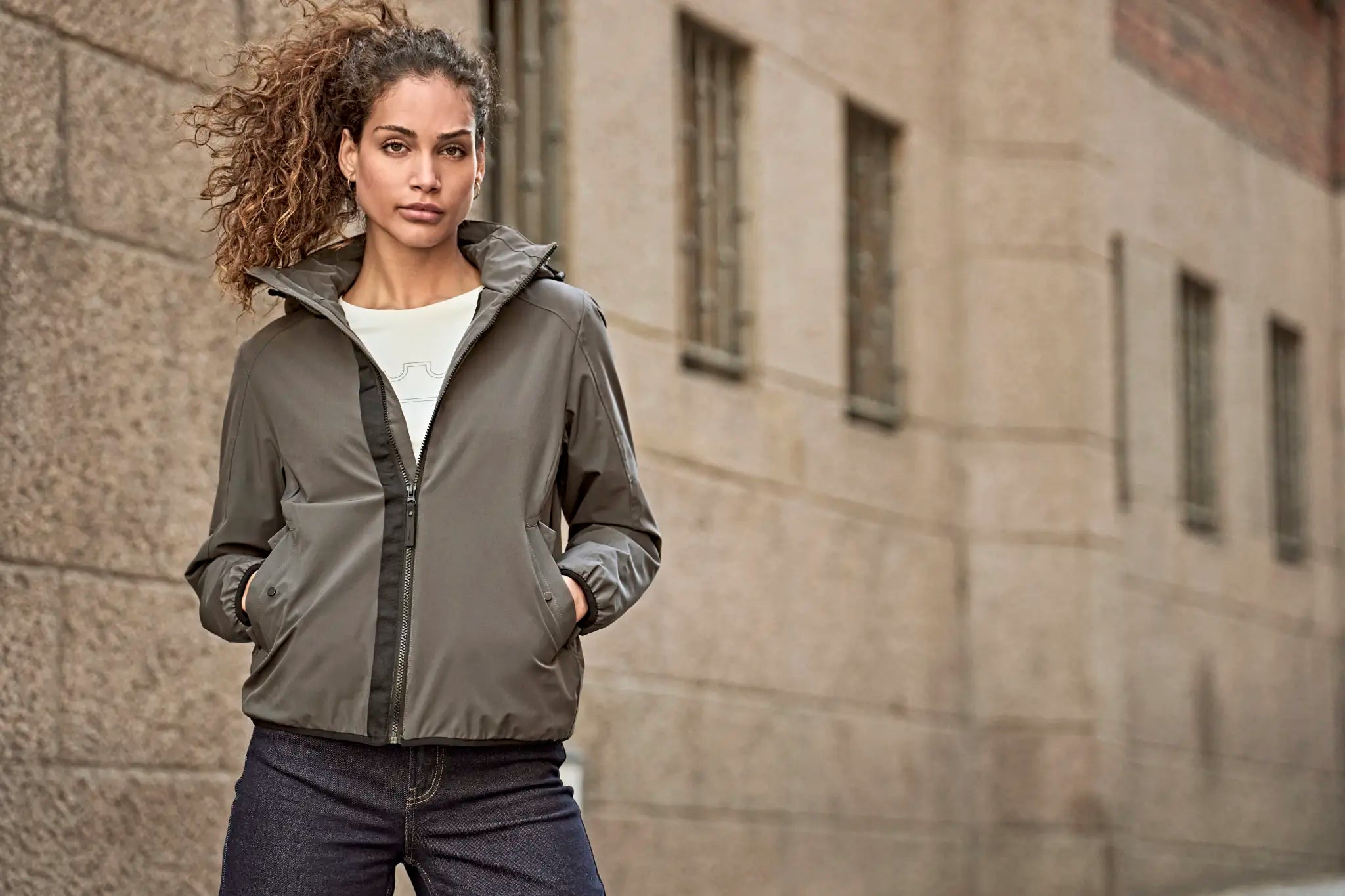 all-groups Women's Urban Adventure Jacket